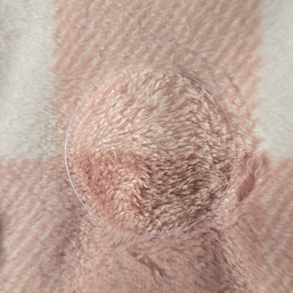 MIXIT BRAND WOMEN'S PINK & WHITE FAUX FUR TRAVEL WRAP SHAWL & EYEMASK SET - Picture 4 of 9